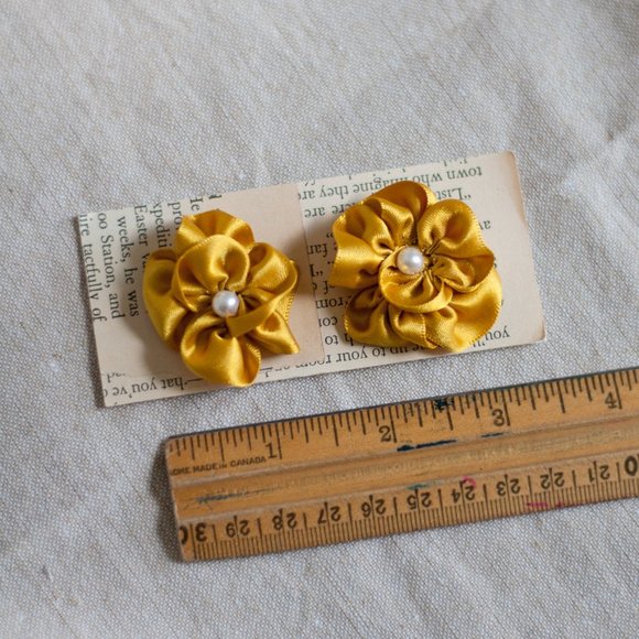 Yellow Ribbon Flower Shoe Clips - Picture 7 of 8